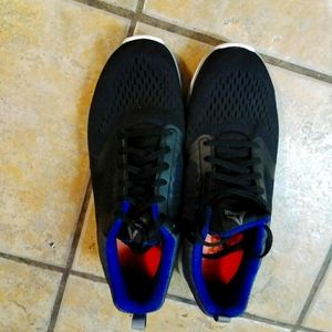 Reebok Size 8.5  tennis shoes
